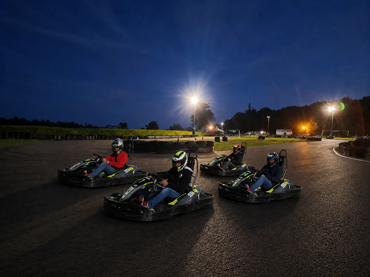 Soirée karting afterwork sur piste éclairée chez CIRCUITS PARIS OUEST